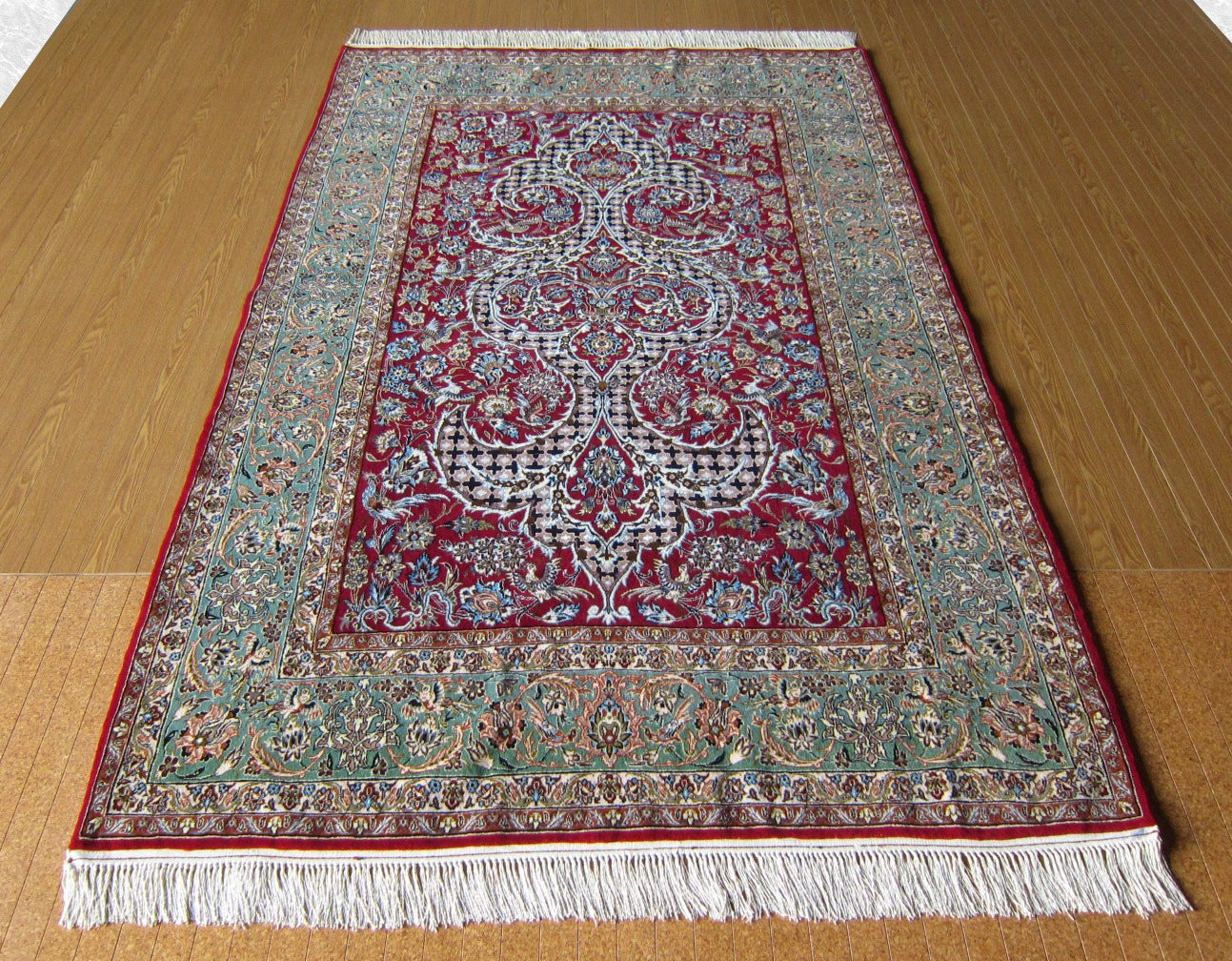 イスファハン産カーペット (238×152cm)