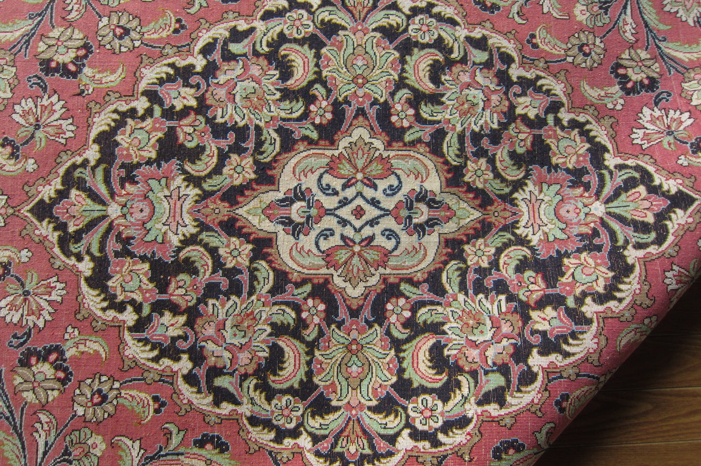 クム産シルクカーペット (213×139cm)