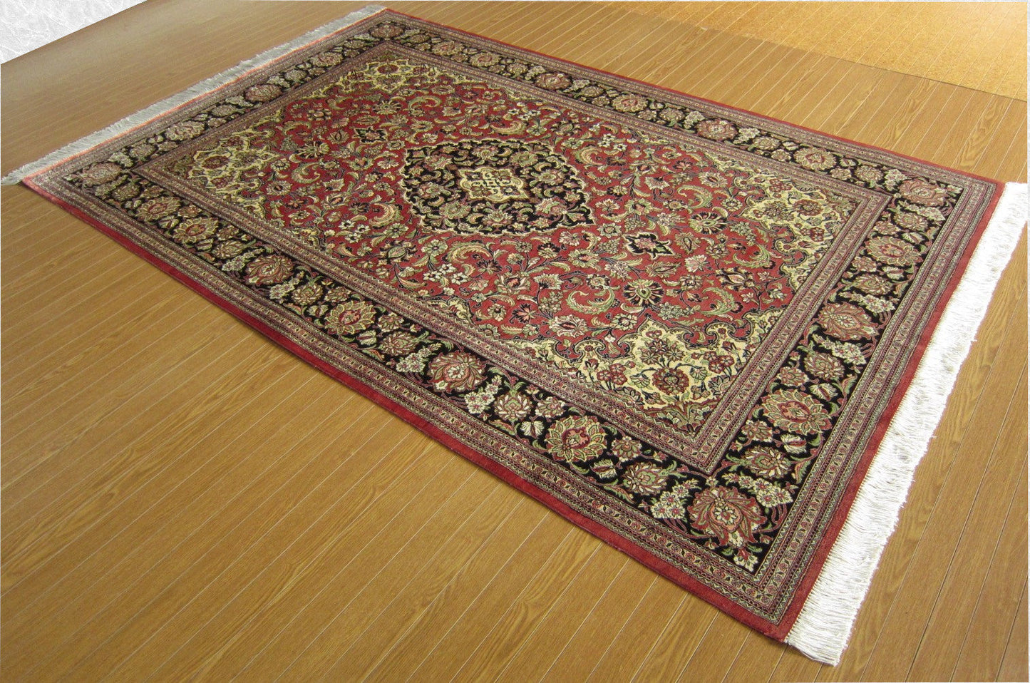 クム産シルクカーペット (213×139cm)