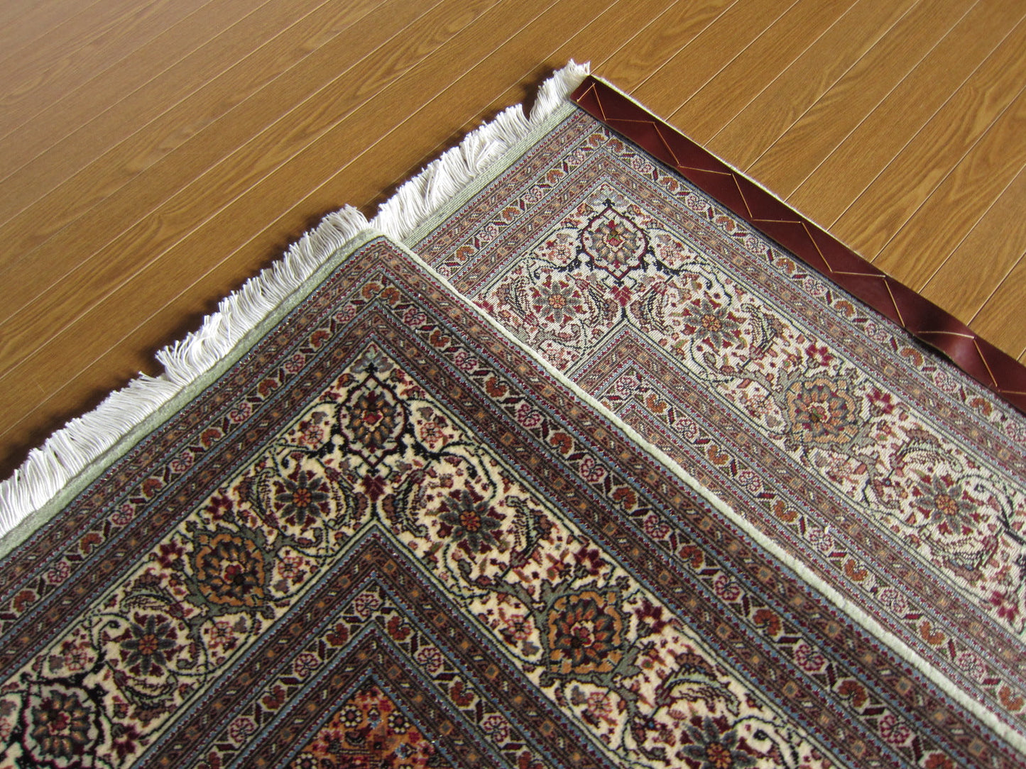 タブリーズ産カーペット (212×155cm)