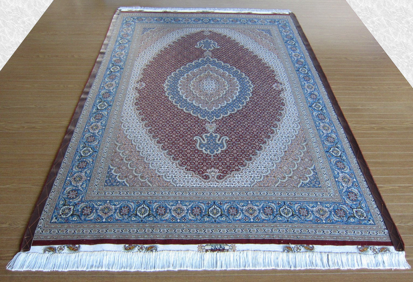 タブリーズ産カーペット (210×150cm)