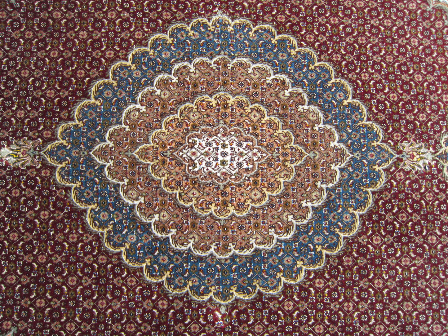 タブリーズ産カーペット (210×150cm)