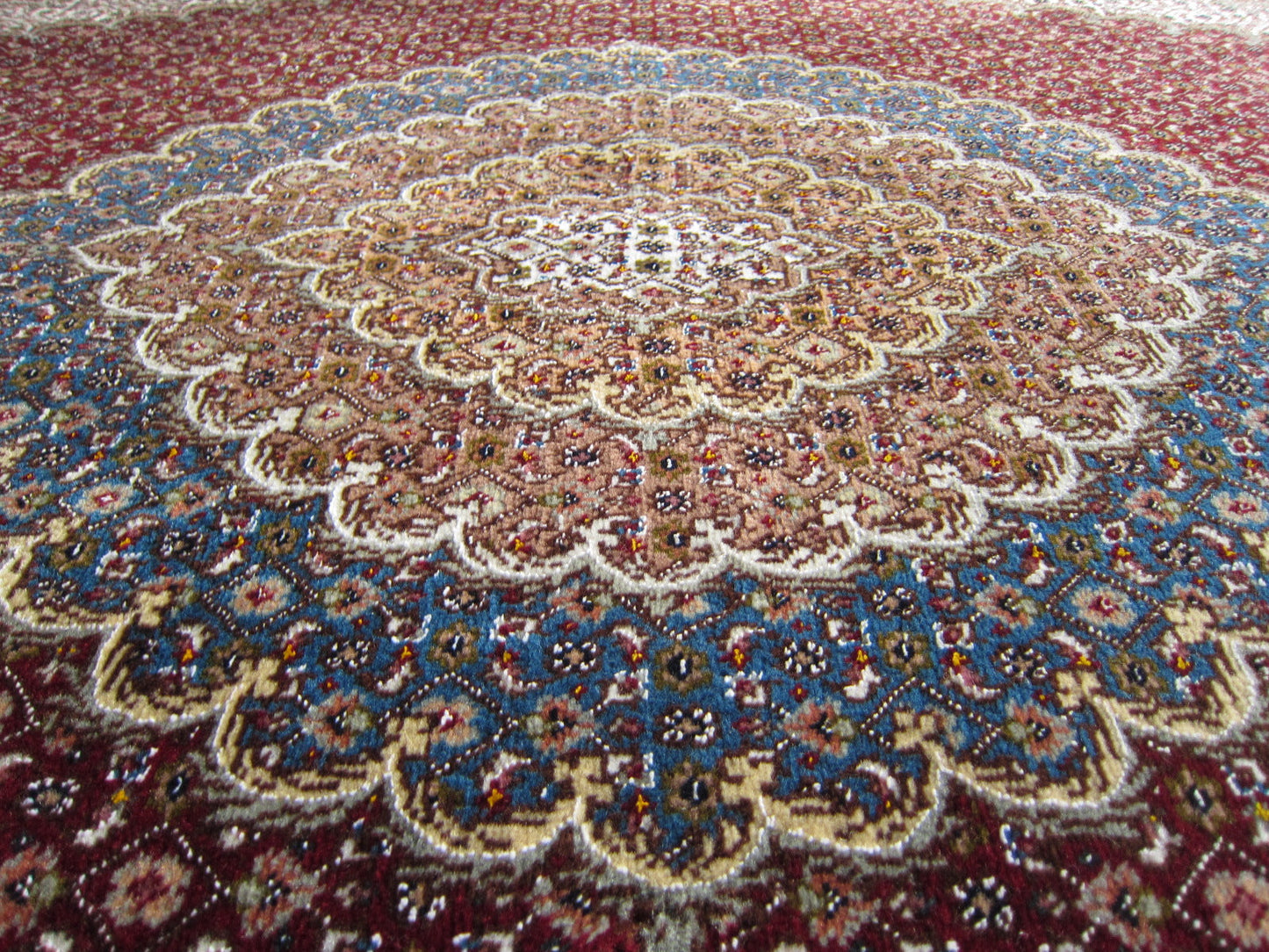 タブリーズ産カーペット (210×150cm)