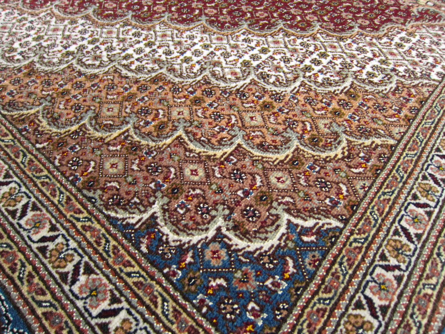 タブリーズ産カーペット (210×150cm)