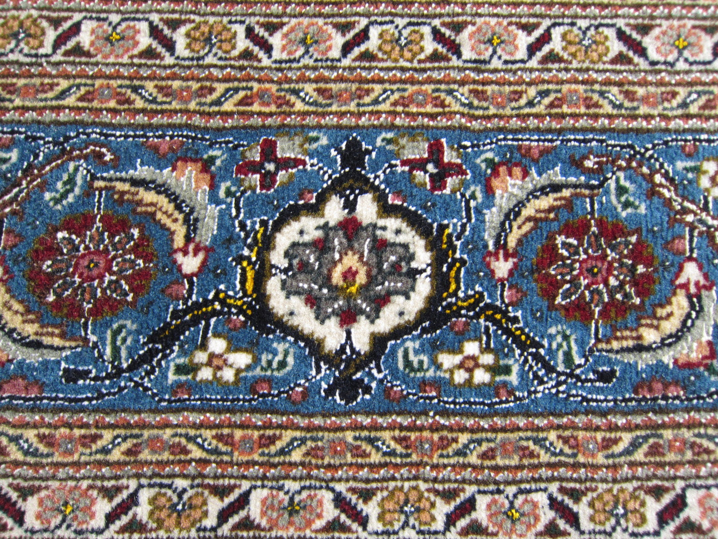 タブリーズ産カーペット (210×150cm)