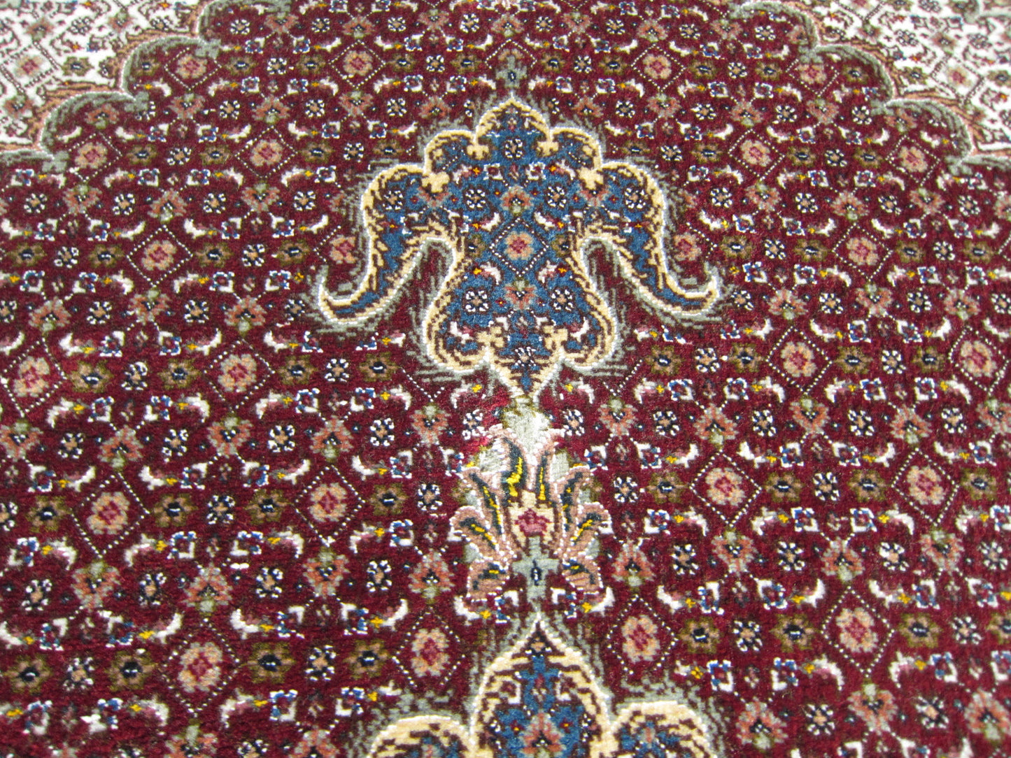 タブリーズ産カーペット (210×150cm)