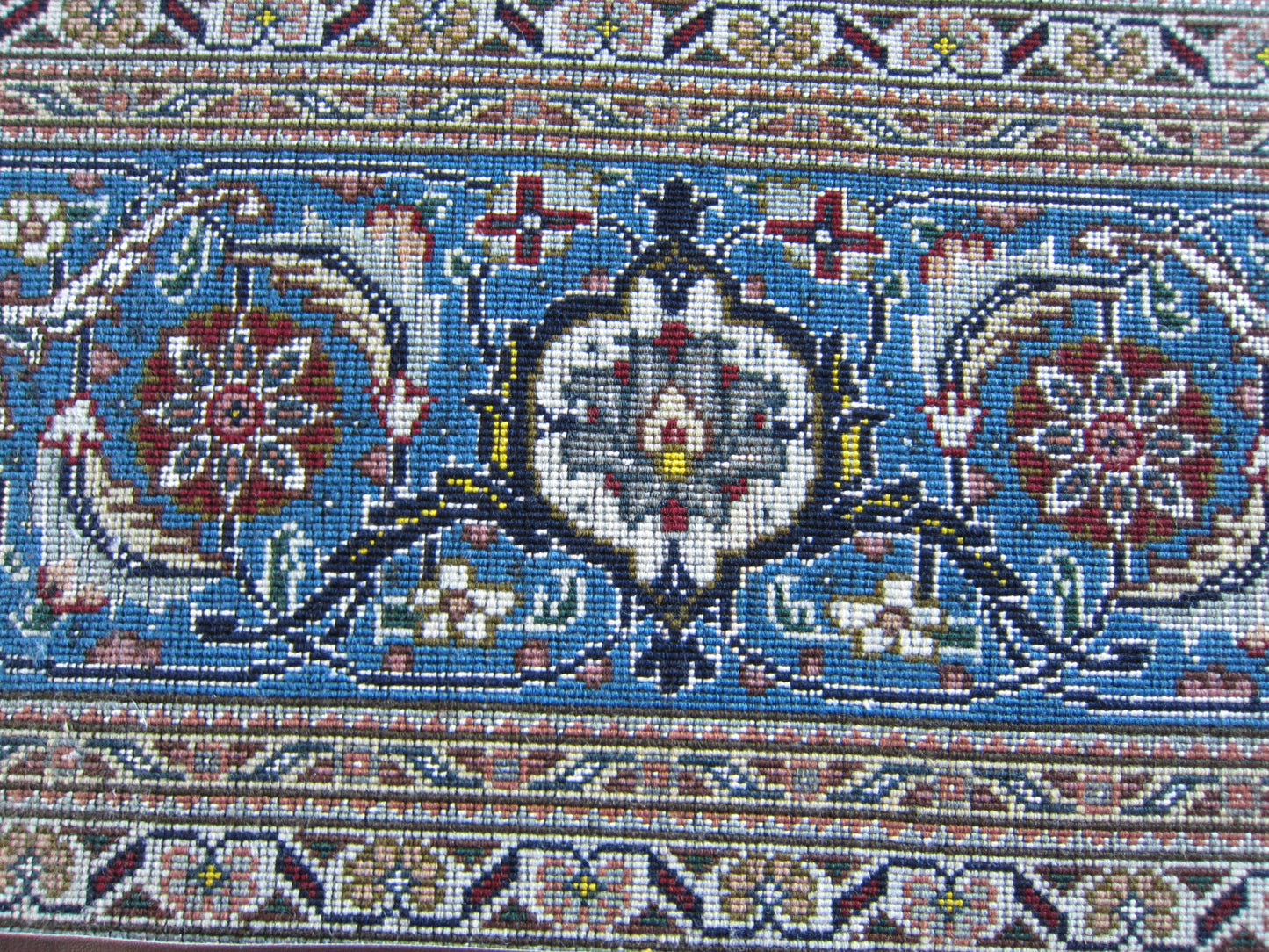 タブリーズ産カーペット (210×150cm)