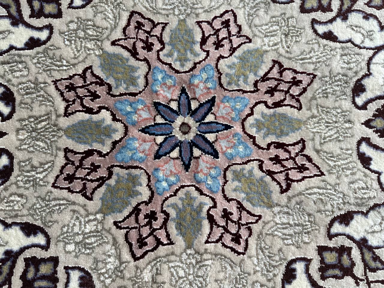 イスファハン産カーペット (246×158cm)