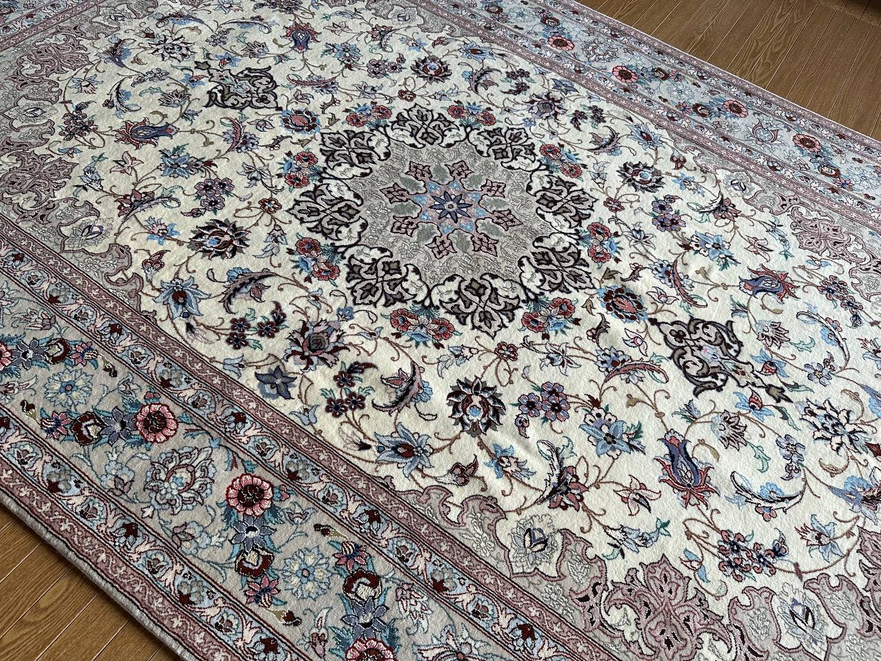 イスファハン産カーペット (246×158cm)