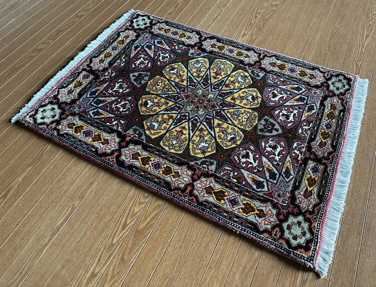 タブリーズ産カーペット (90×60cm)