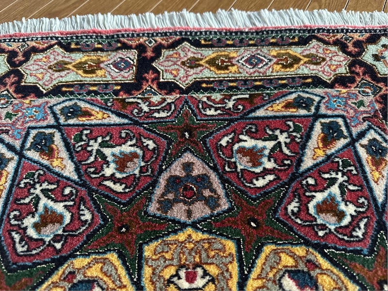 タブリーズ産カーペット (90×60cm)