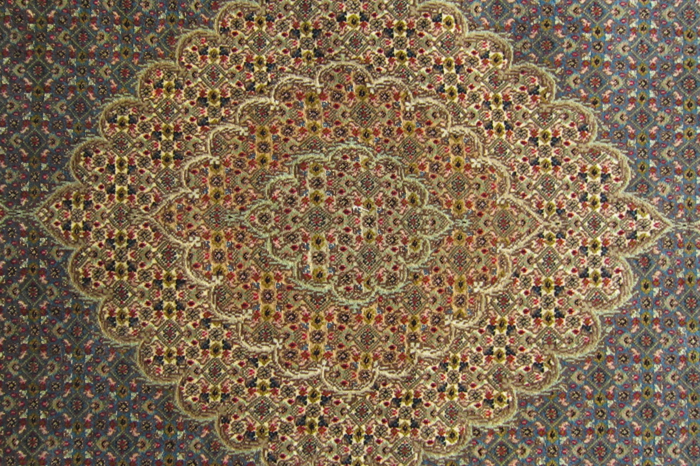 タブリーズ産カーペット (196×151cm)