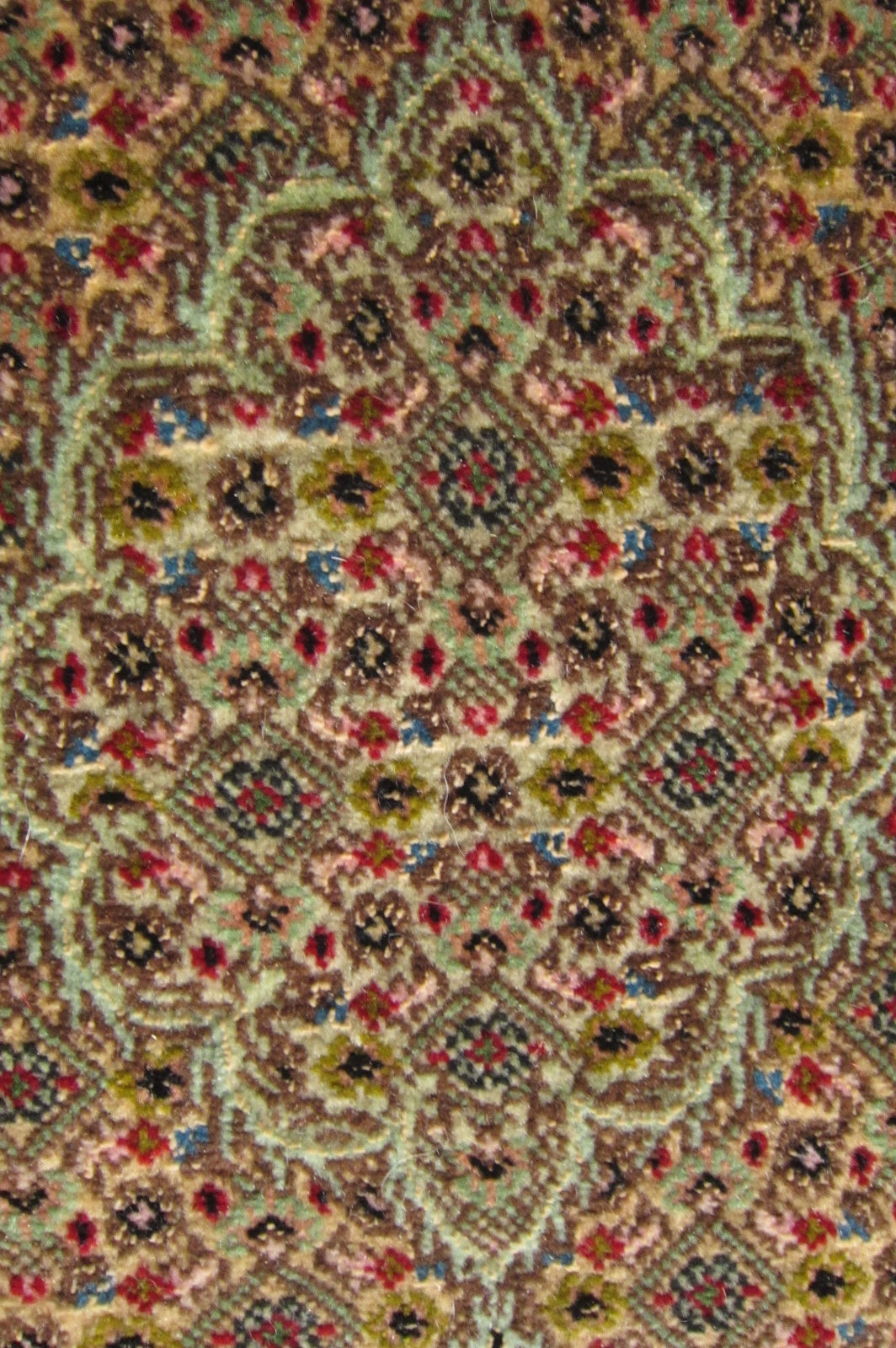 タブリーズ産カーペット (196×151cm)