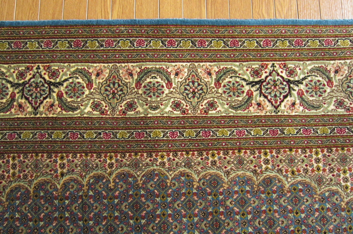 タブリーズ産カーペット (196×151cm)
