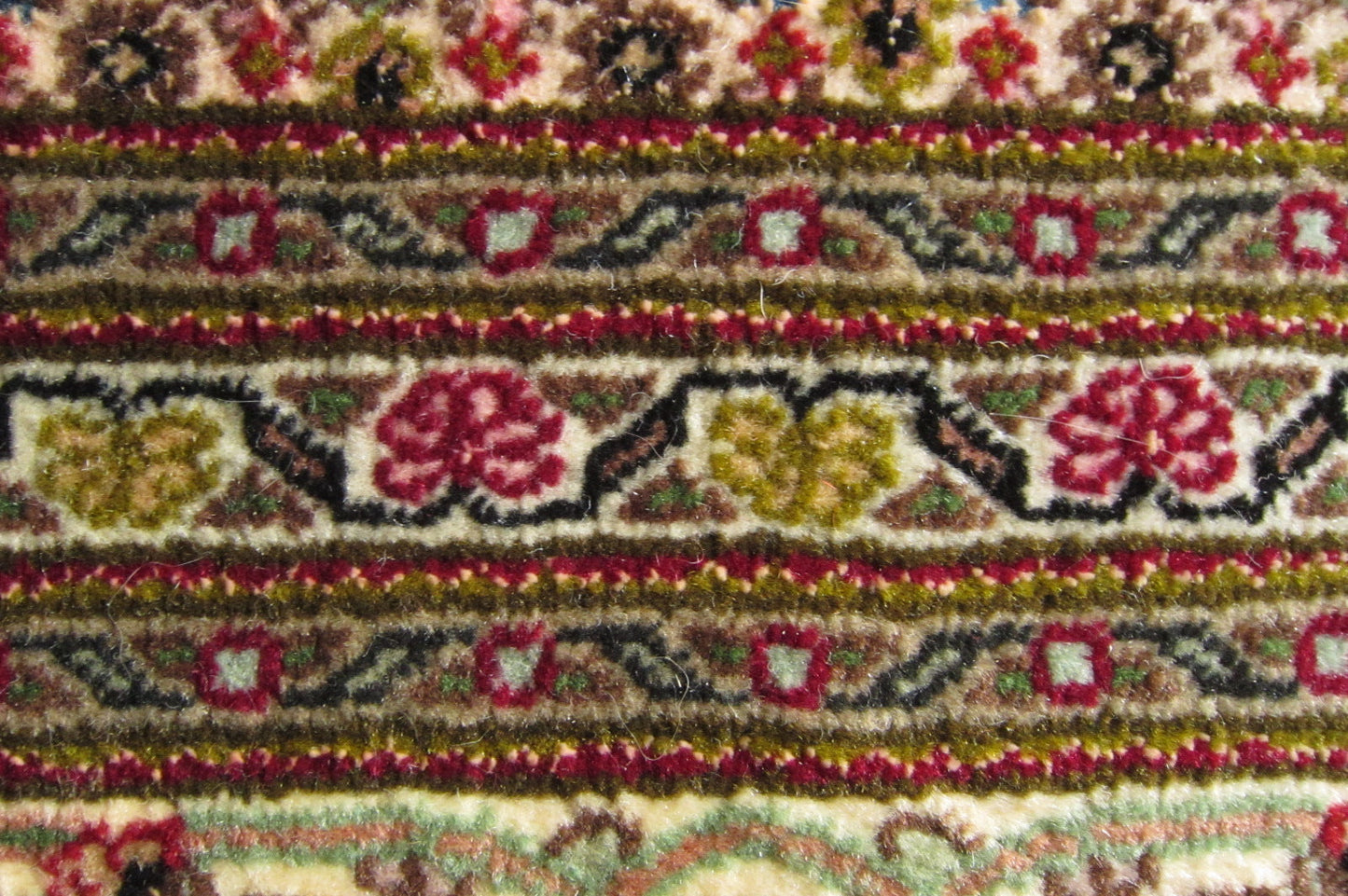 タブリーズ産カーペット (196×151cm)