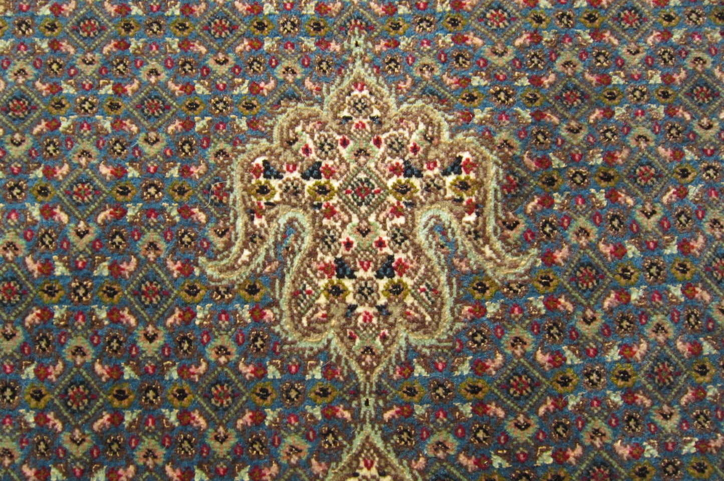 タブリーズ産カーペット (196×151cm)