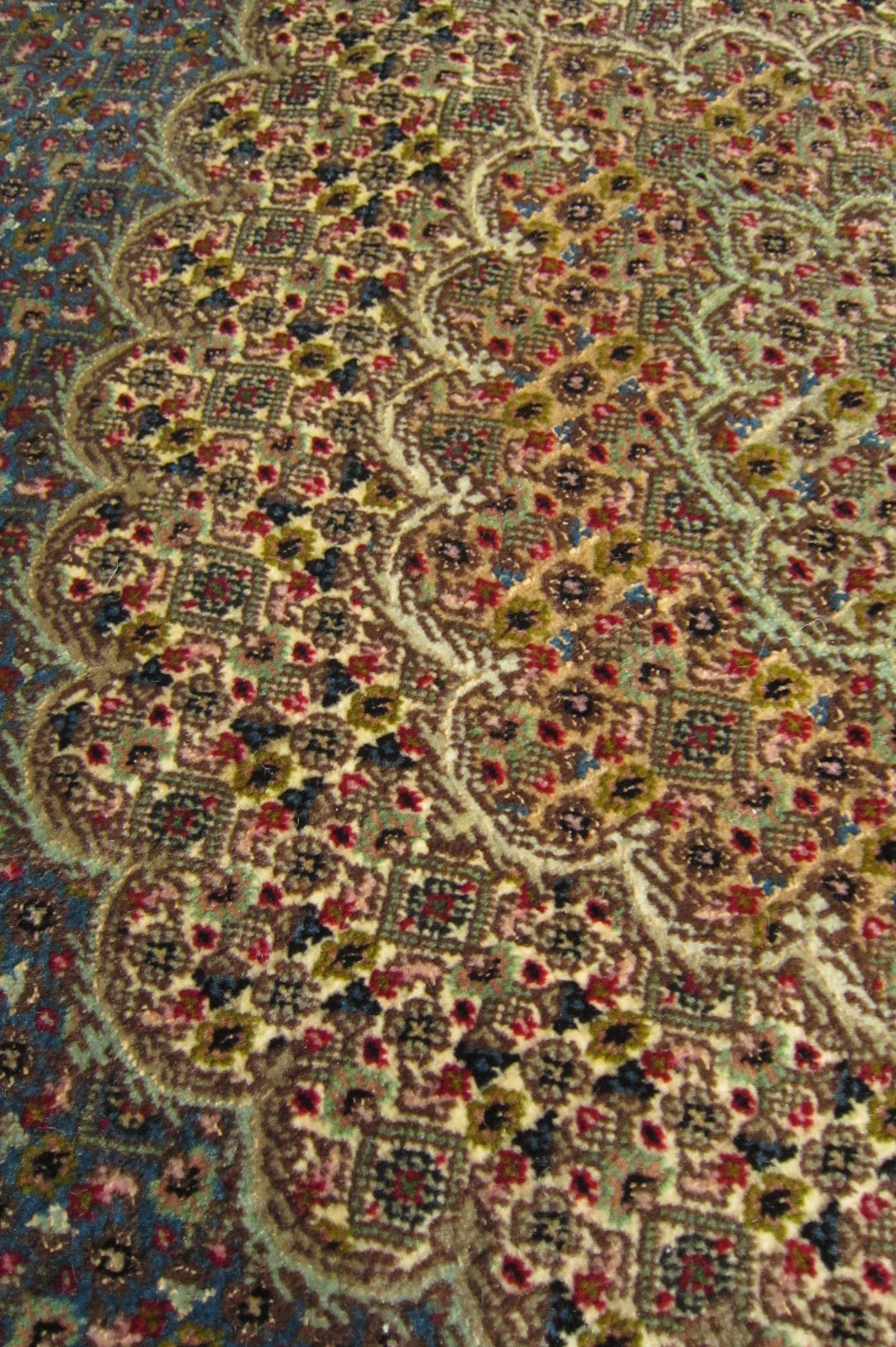 タブリーズ産カーペット (196×151cm)