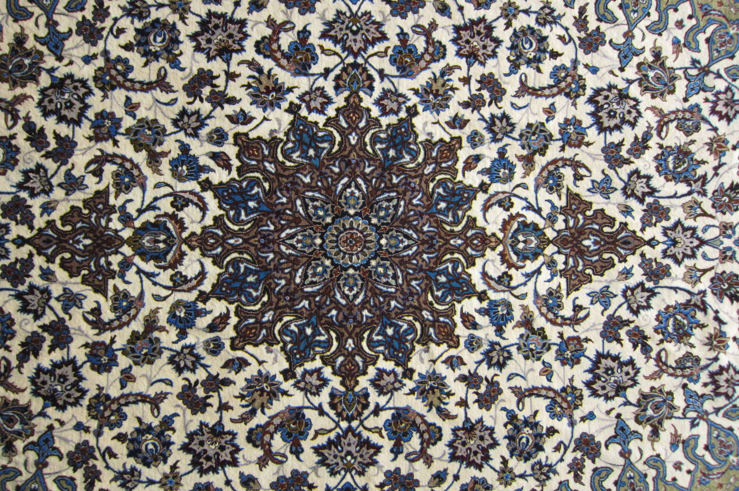 イスファハン産カーペット (252×158cm)