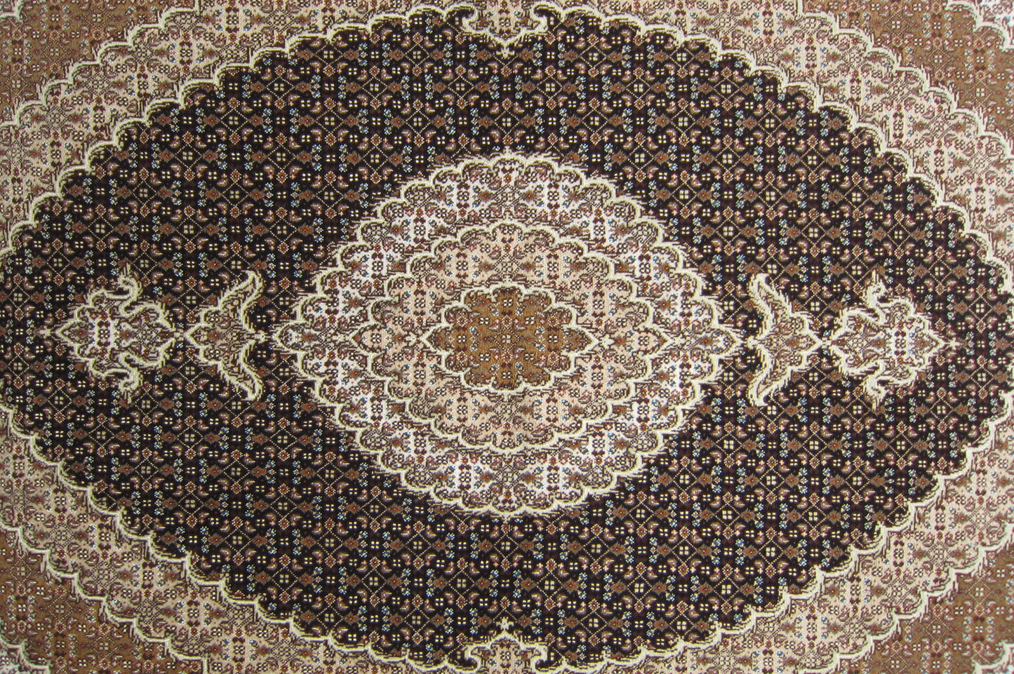 タブリーズ産カーペット (204×150cm)
