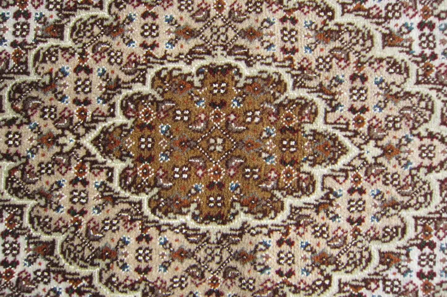 タブリーズ産カーペット (204×150cm)