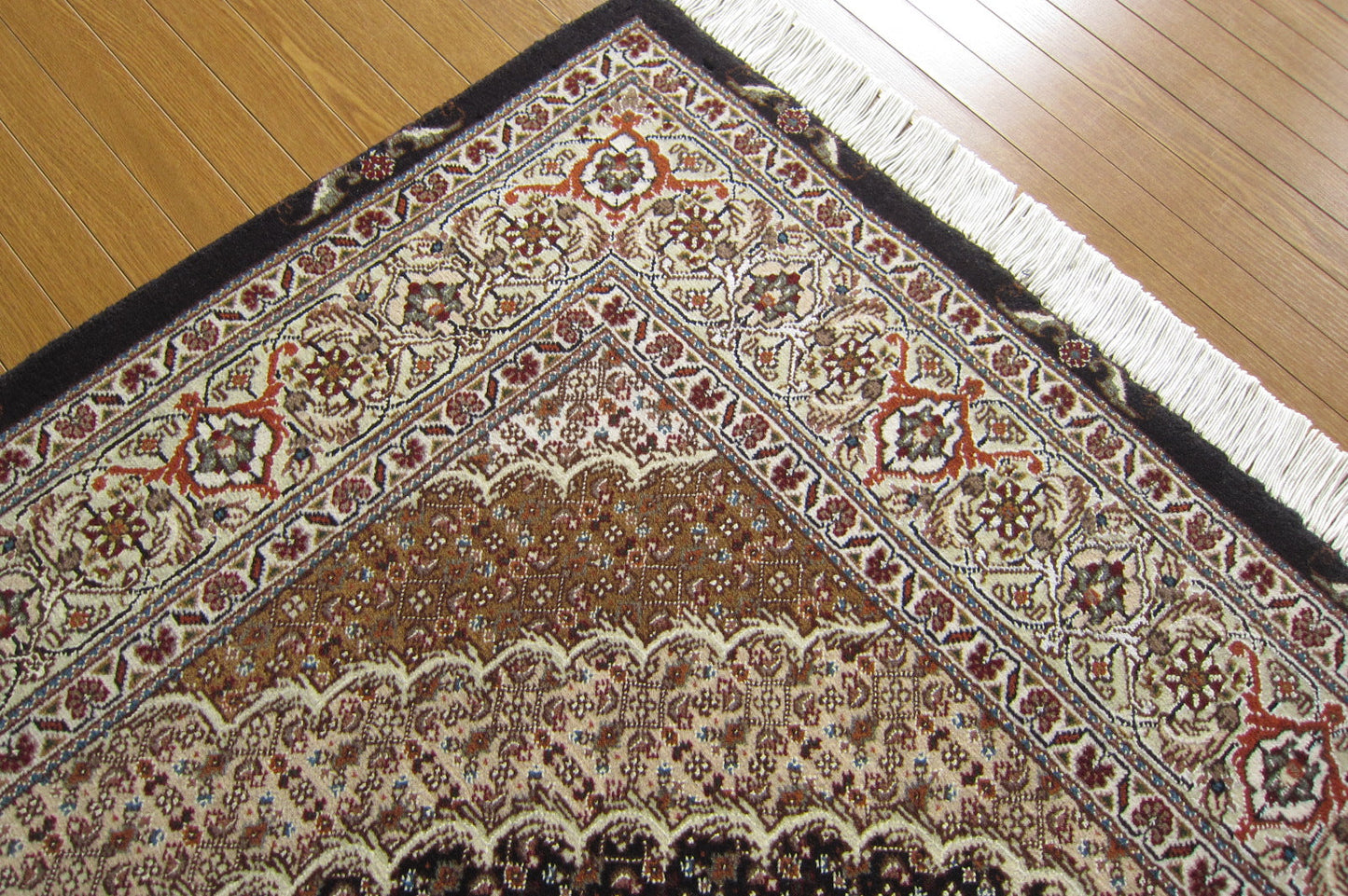 タブリーズ産カーペット (204×150cm)