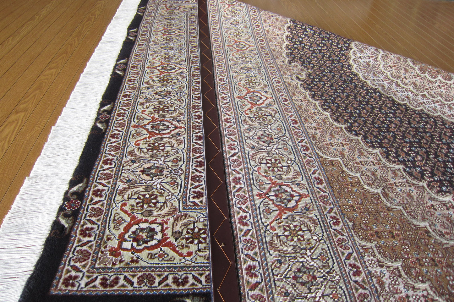 タブリーズ産カーペット (203×150cm)