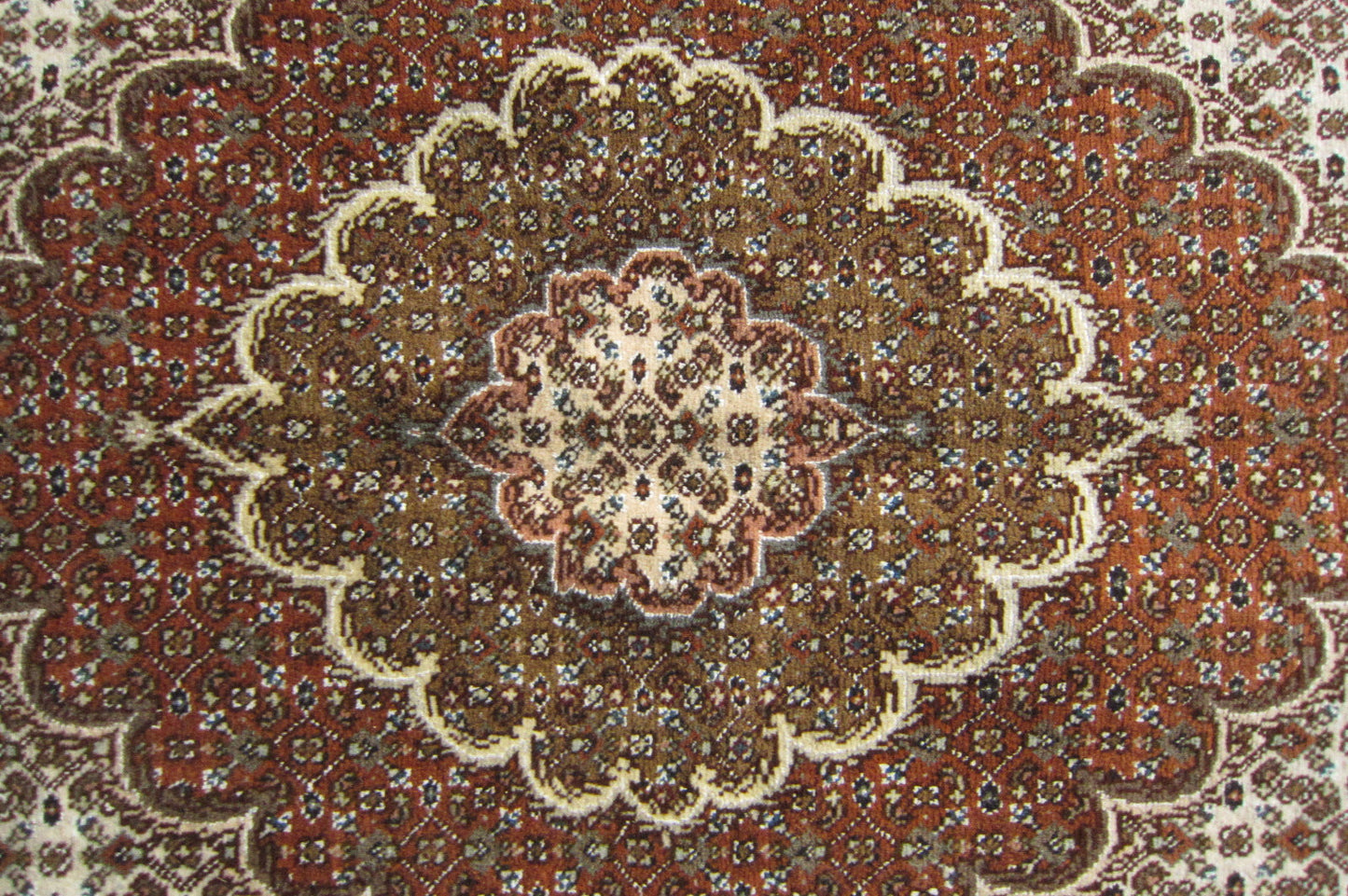 タブリーズ産カーペット (215×150cm)