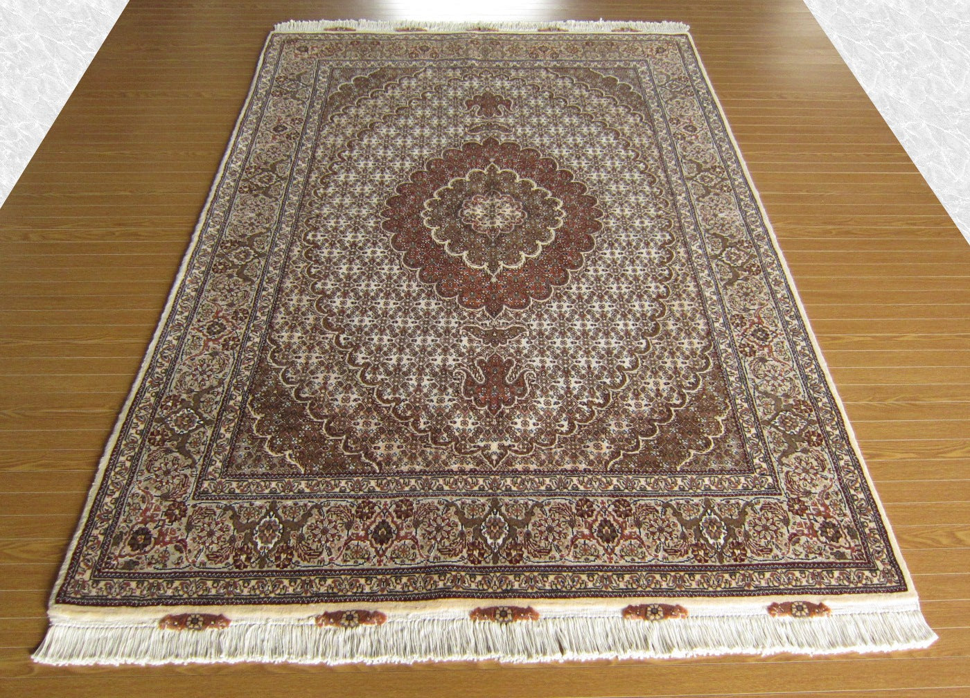 タブリーズ産カーペット (215×150cm)