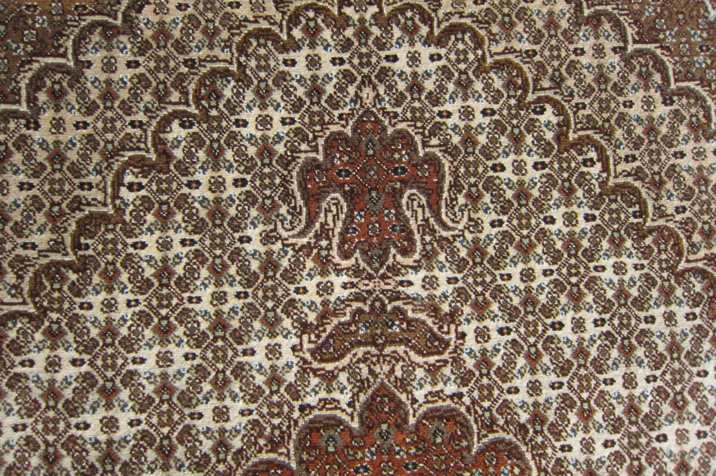 タブリーズ産カーペット (215×150cm)