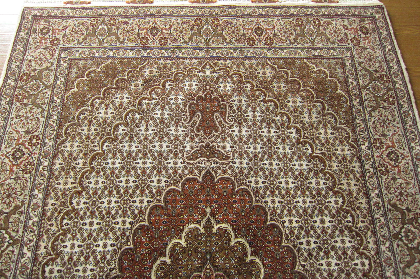 タブリーズ産カーペット (215×150cm)