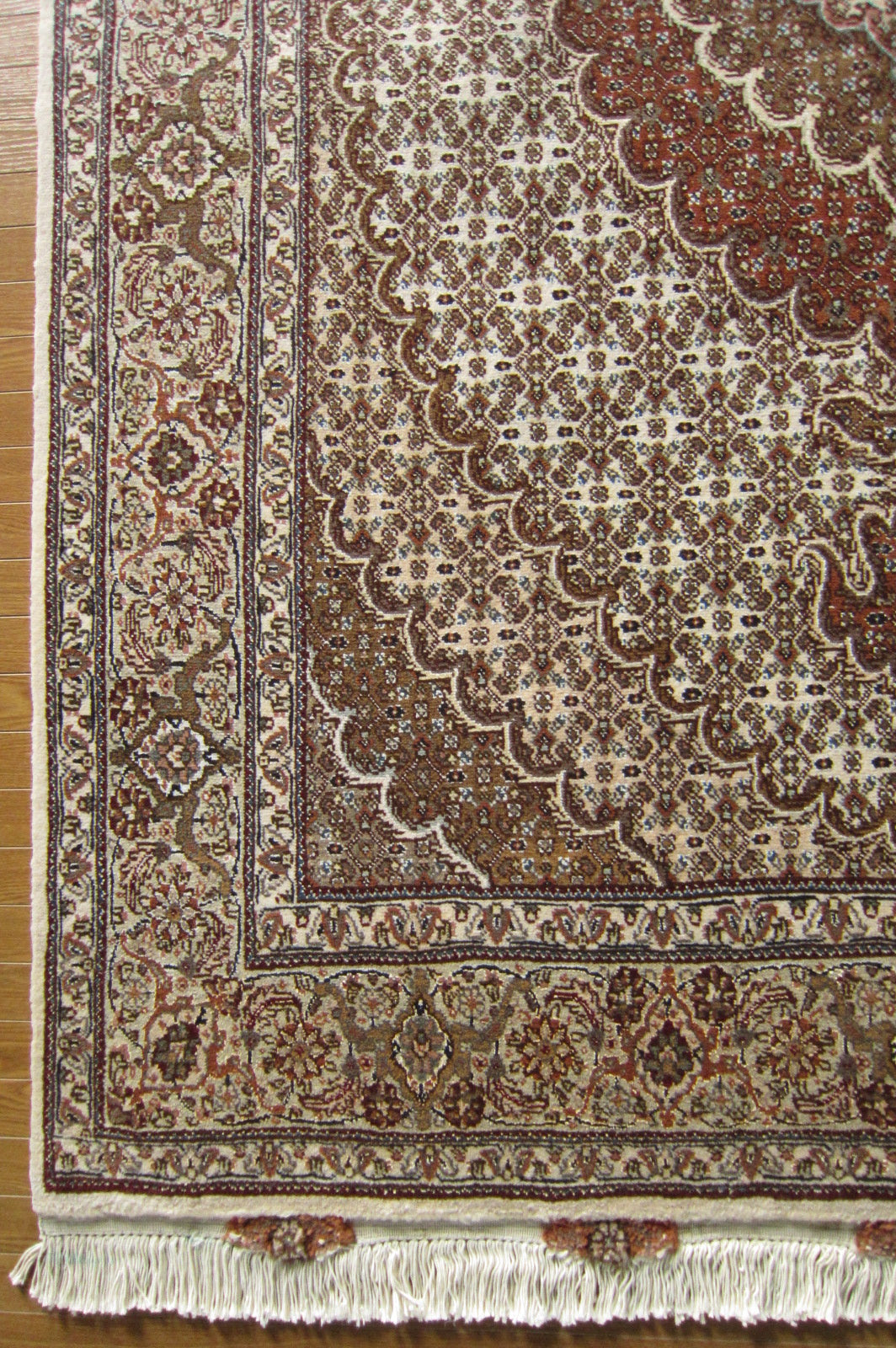 タブリーズ産カーペット (215×150cm)