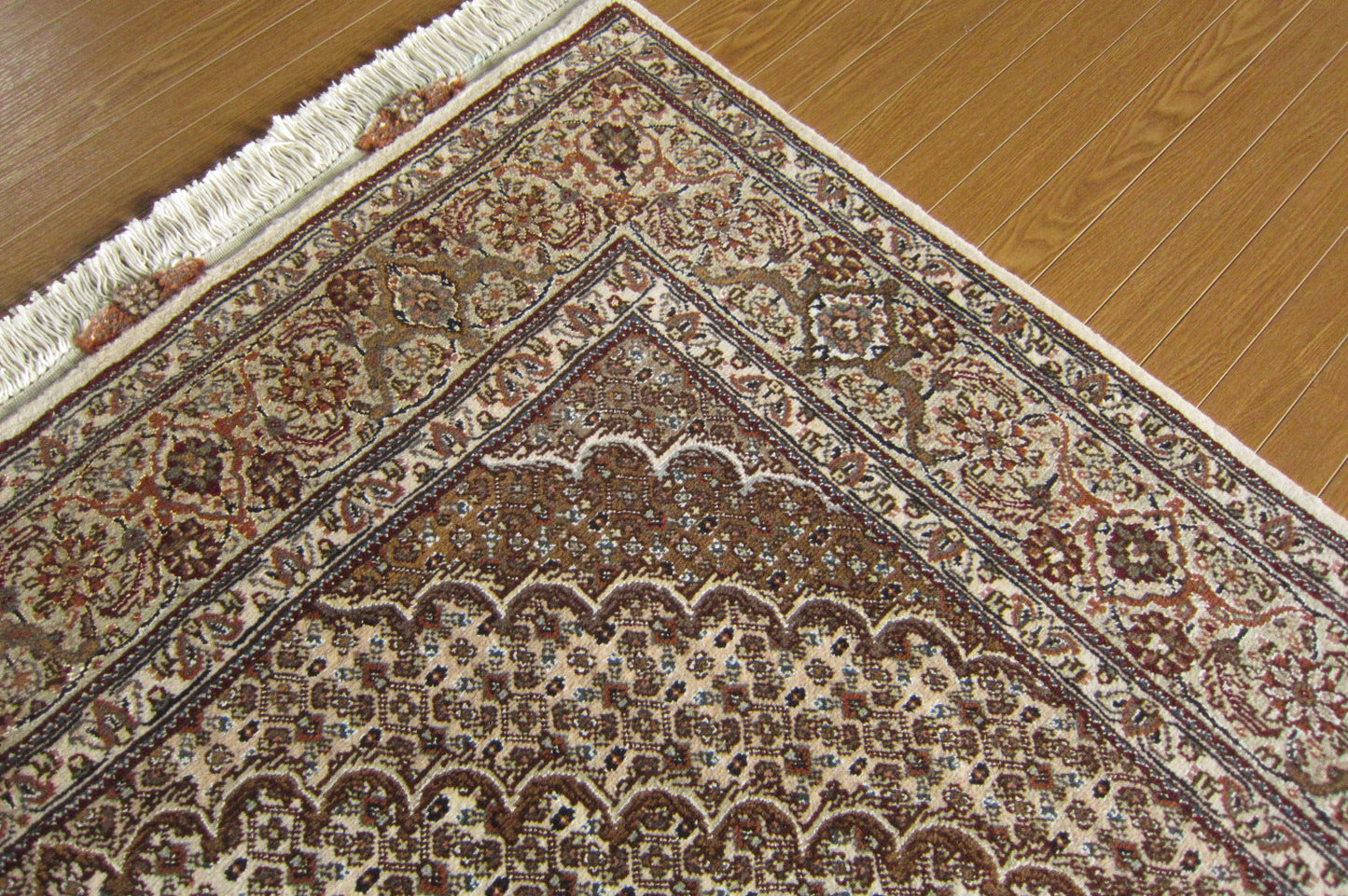 タブリーズ産カーペット (215×150cm)