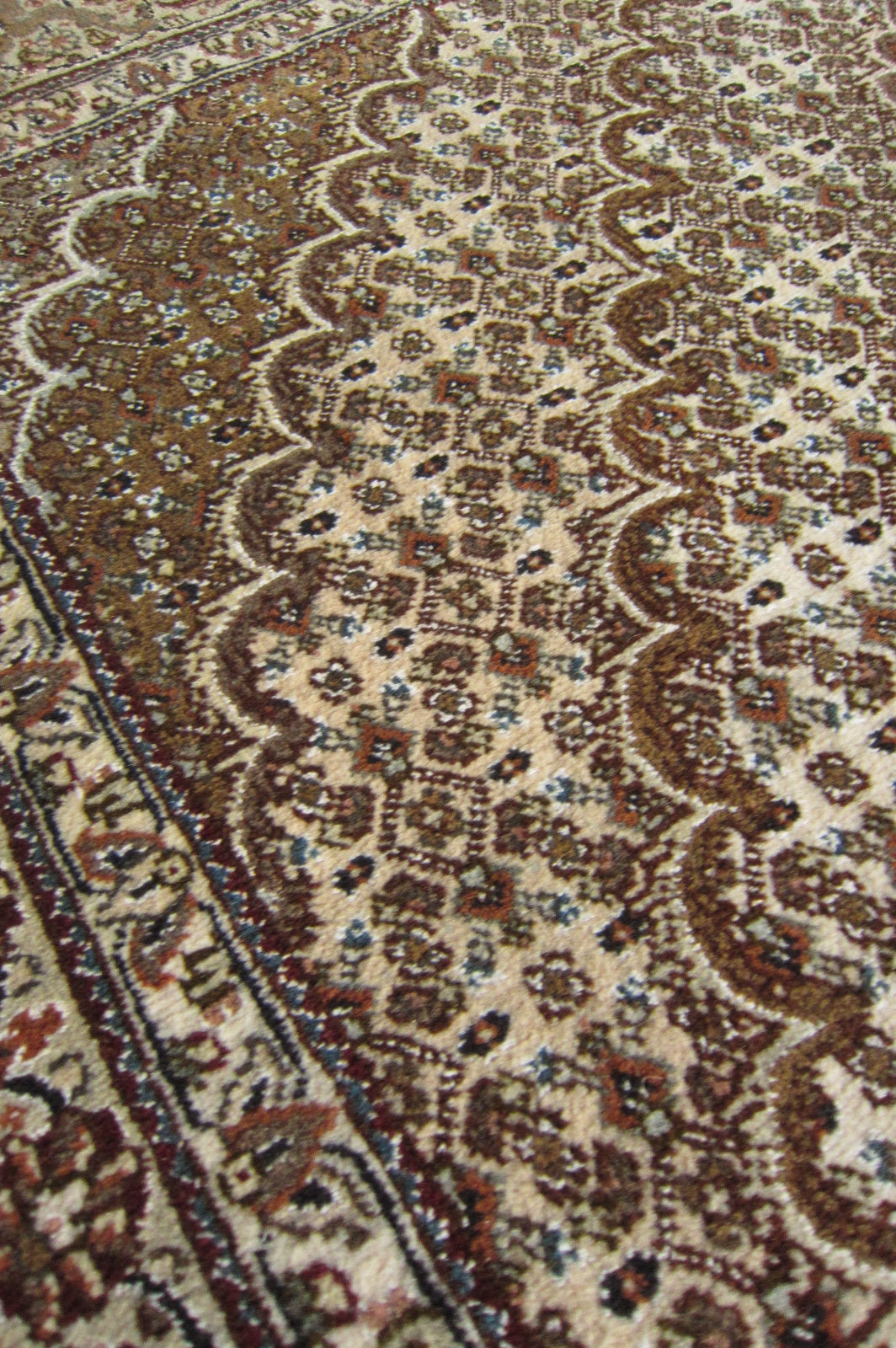 タブリーズ産カーペット (215×150cm)