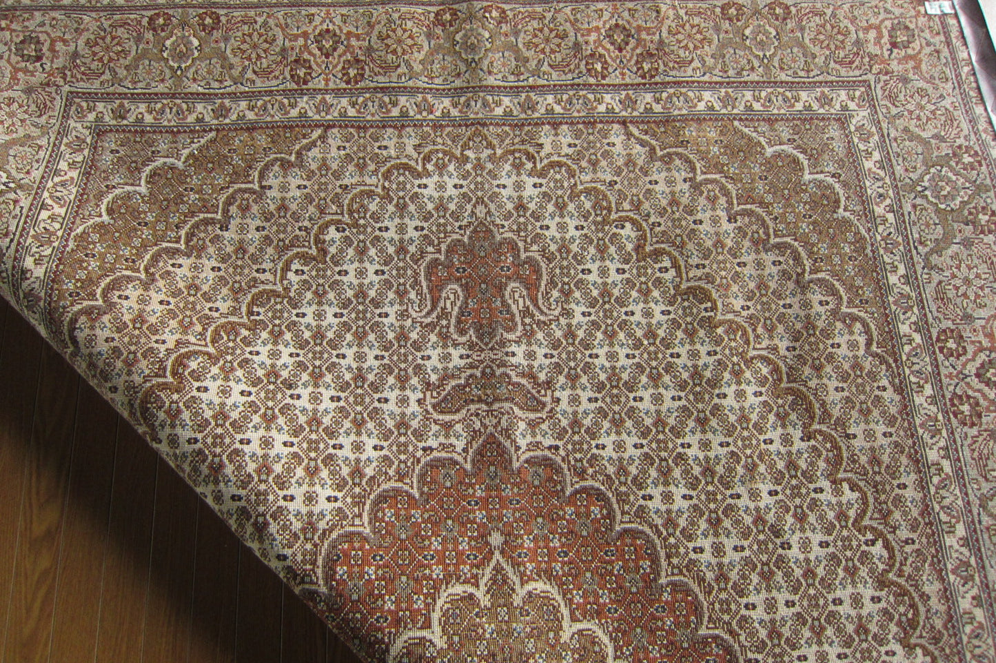 タブリーズ産カーペット (215×150cm)