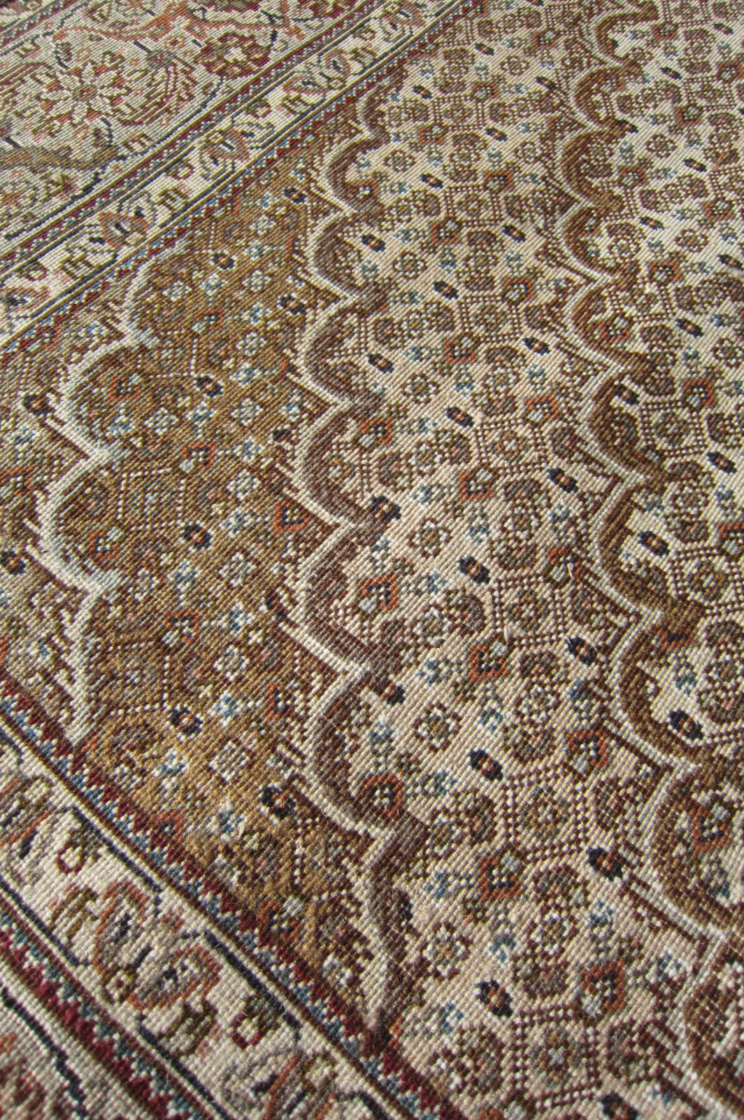 タブリーズ産カーペット (215×150cm)