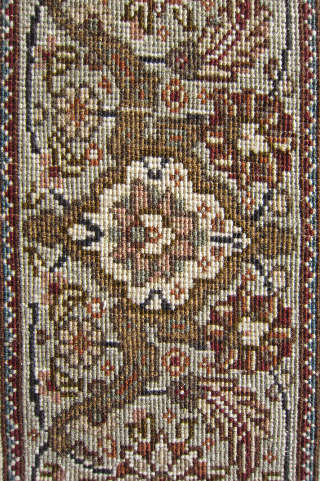 タブリーズ産カーペット (215×150cm)