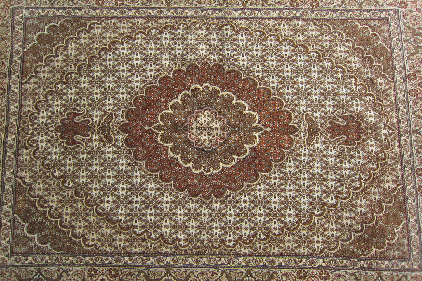 タブリーズ産カーペット (215×150cm)