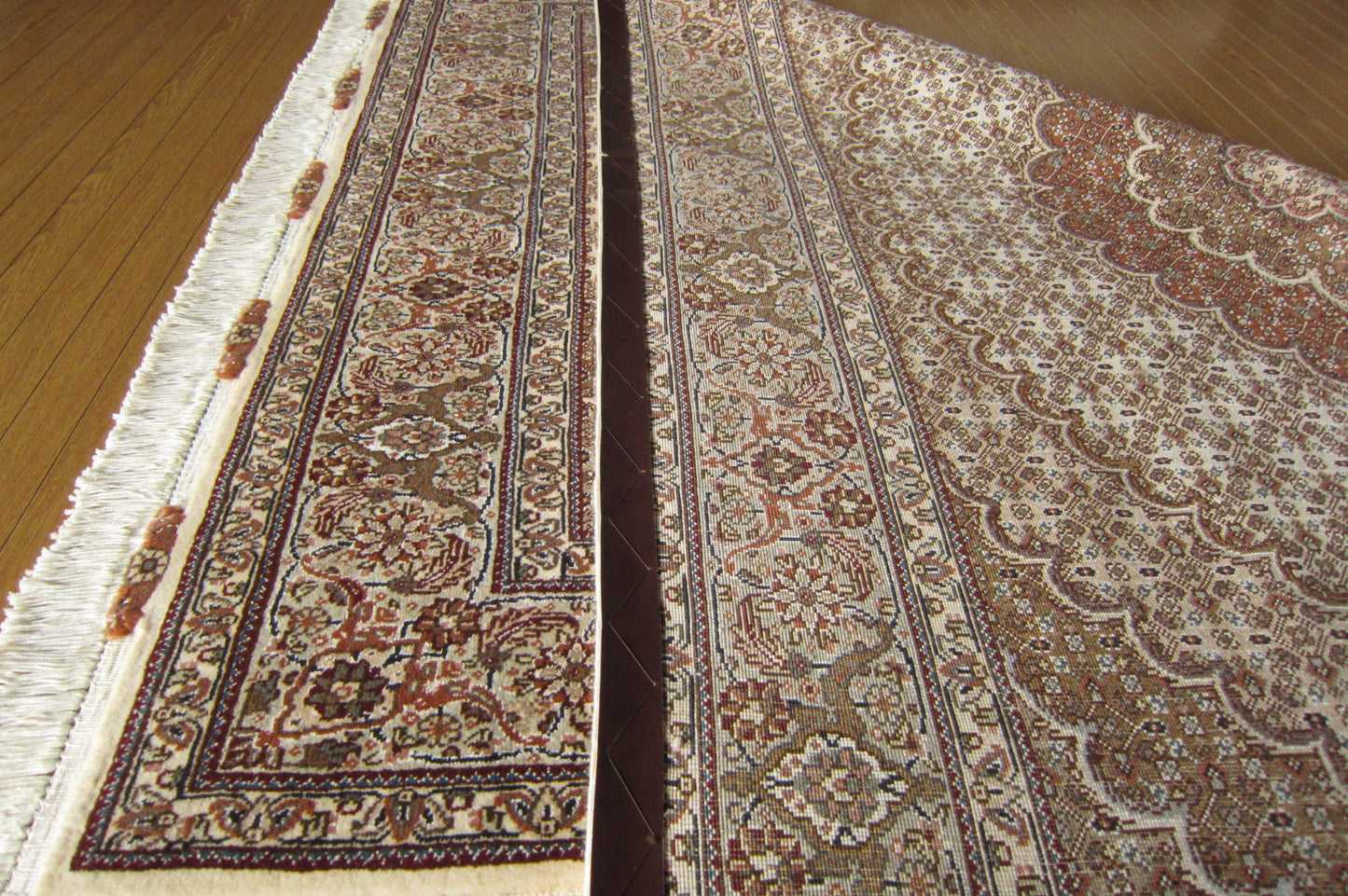 タブリーズ産カーペット (215×150cm)