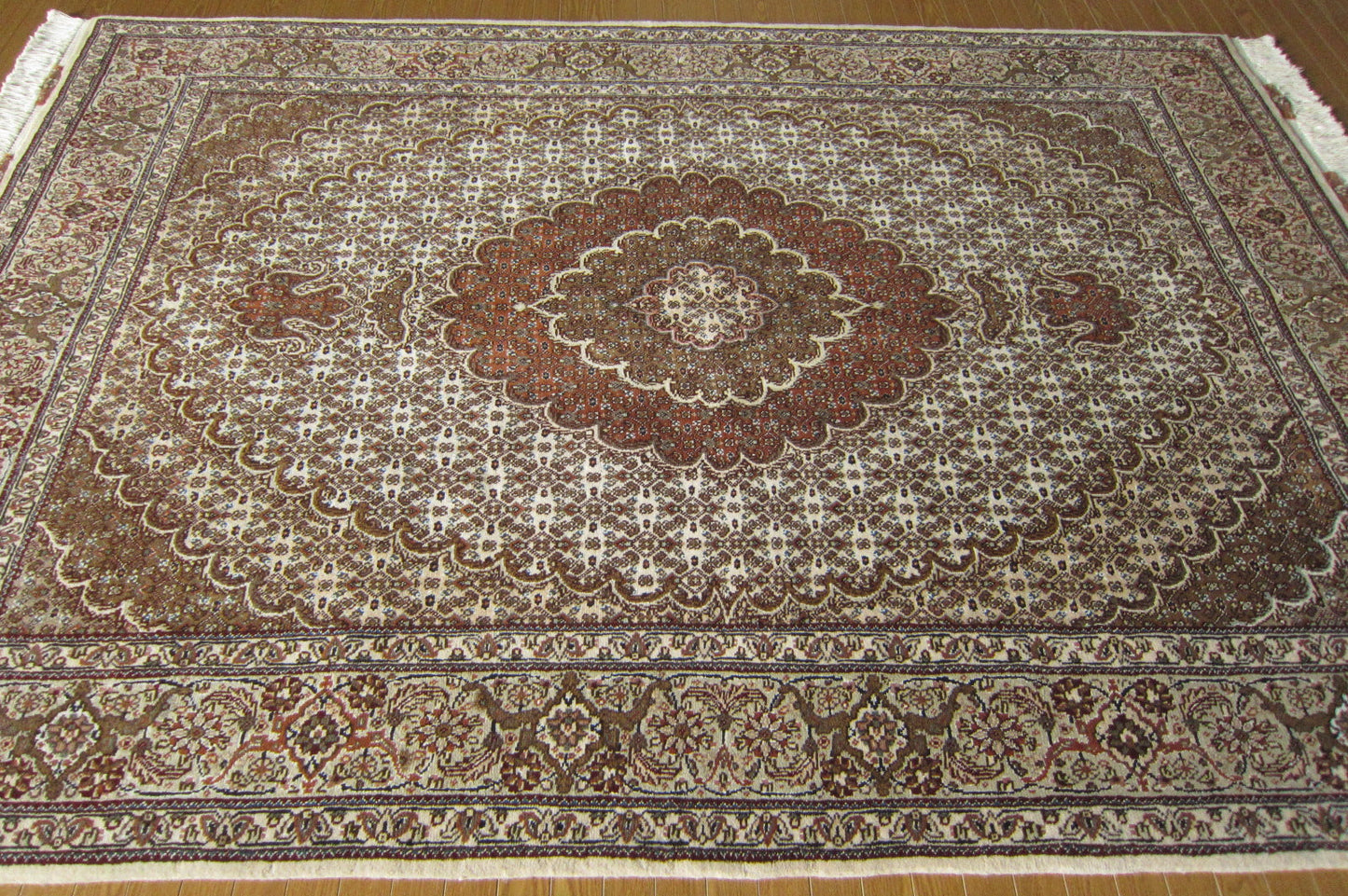 タブリーズ産カーペット (215×150cm)