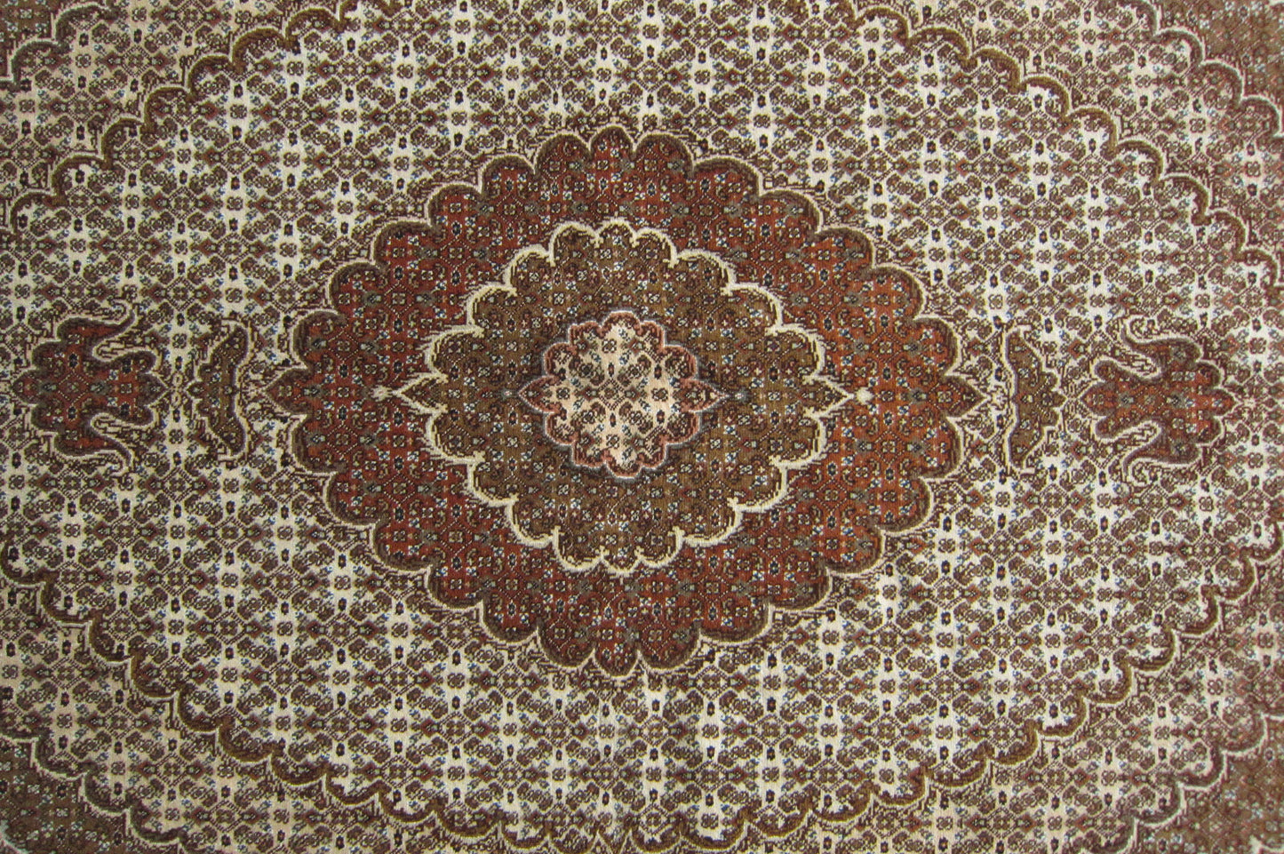 タブリーズ産カーペット (215×150cm)