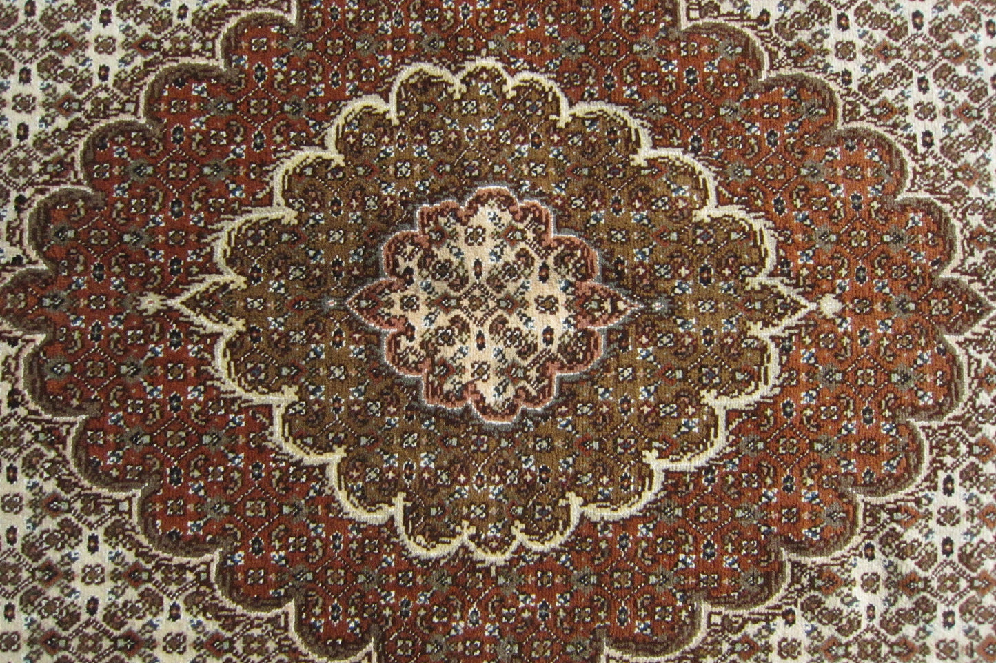タブリーズ産カーペット (215×150cm)