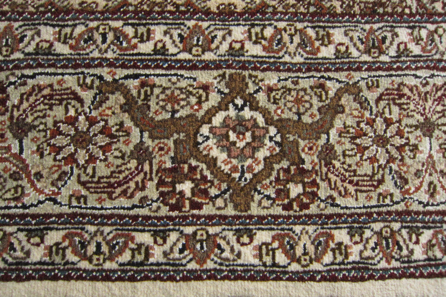 タブリーズ産カーペット (215×150cm)