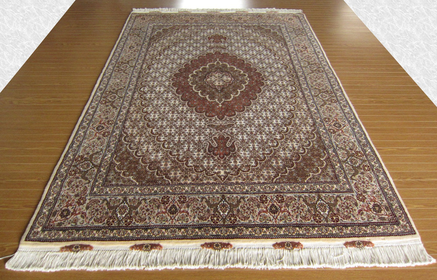 タブリーズ産カーペット (215×150cm)