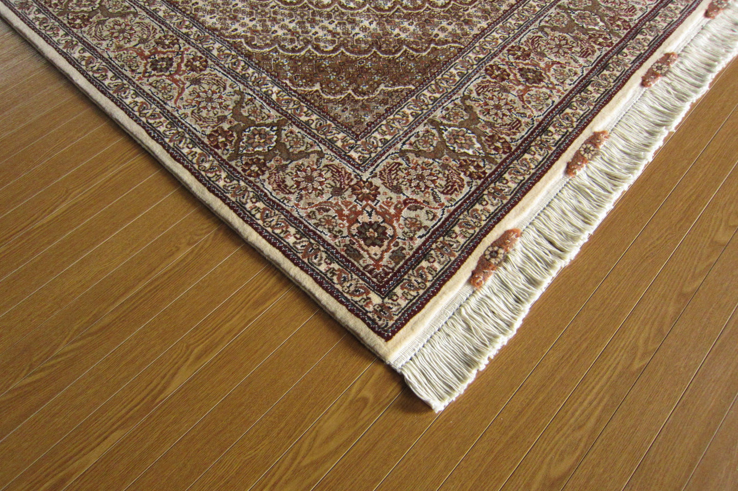 タブリーズ産カーペット (215×150cm)