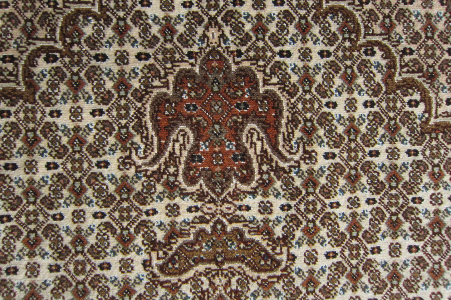 タブリーズ産カーペット (215×150cm)