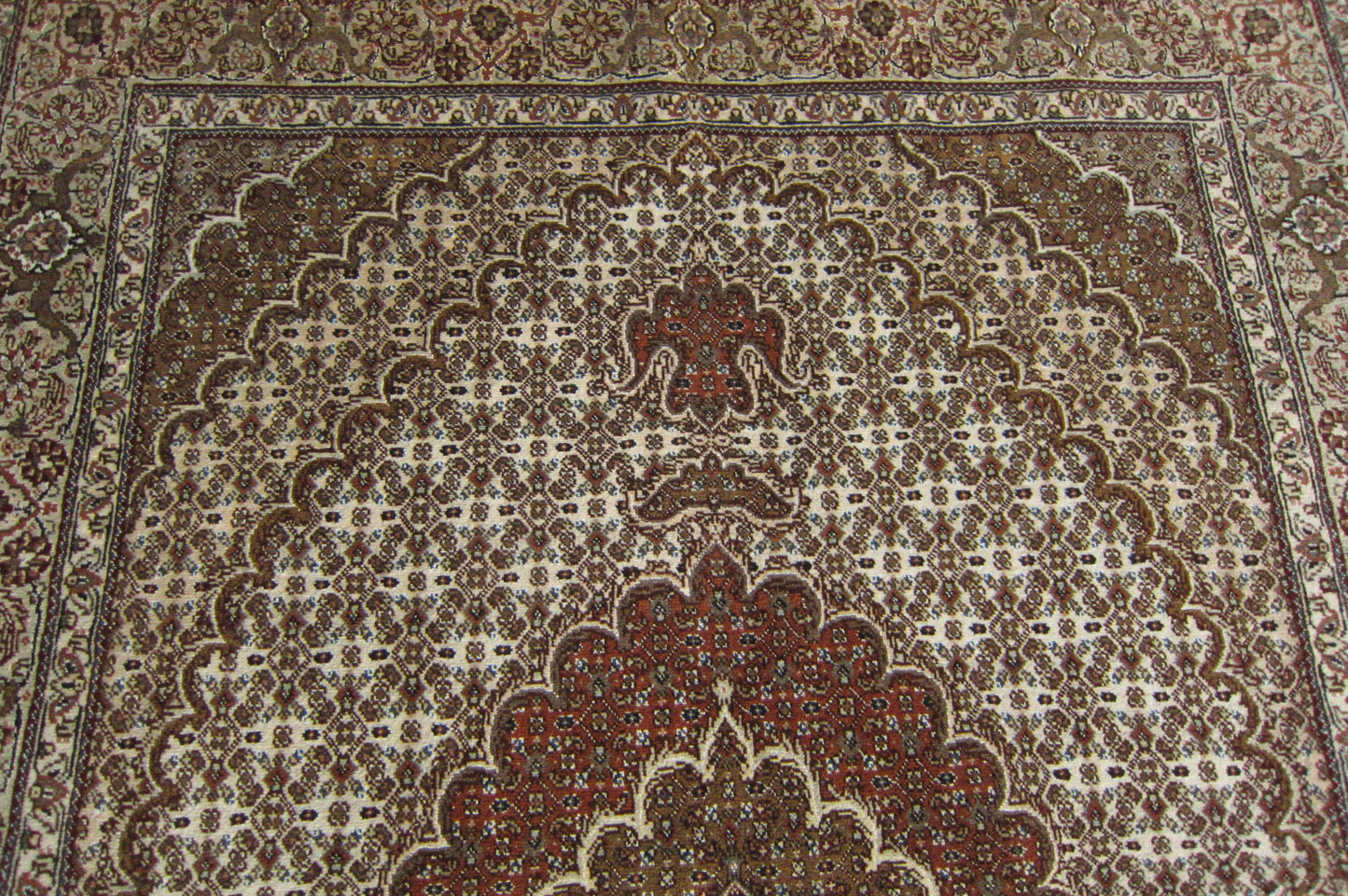 タブリーズ産カーペット (215×150cm)