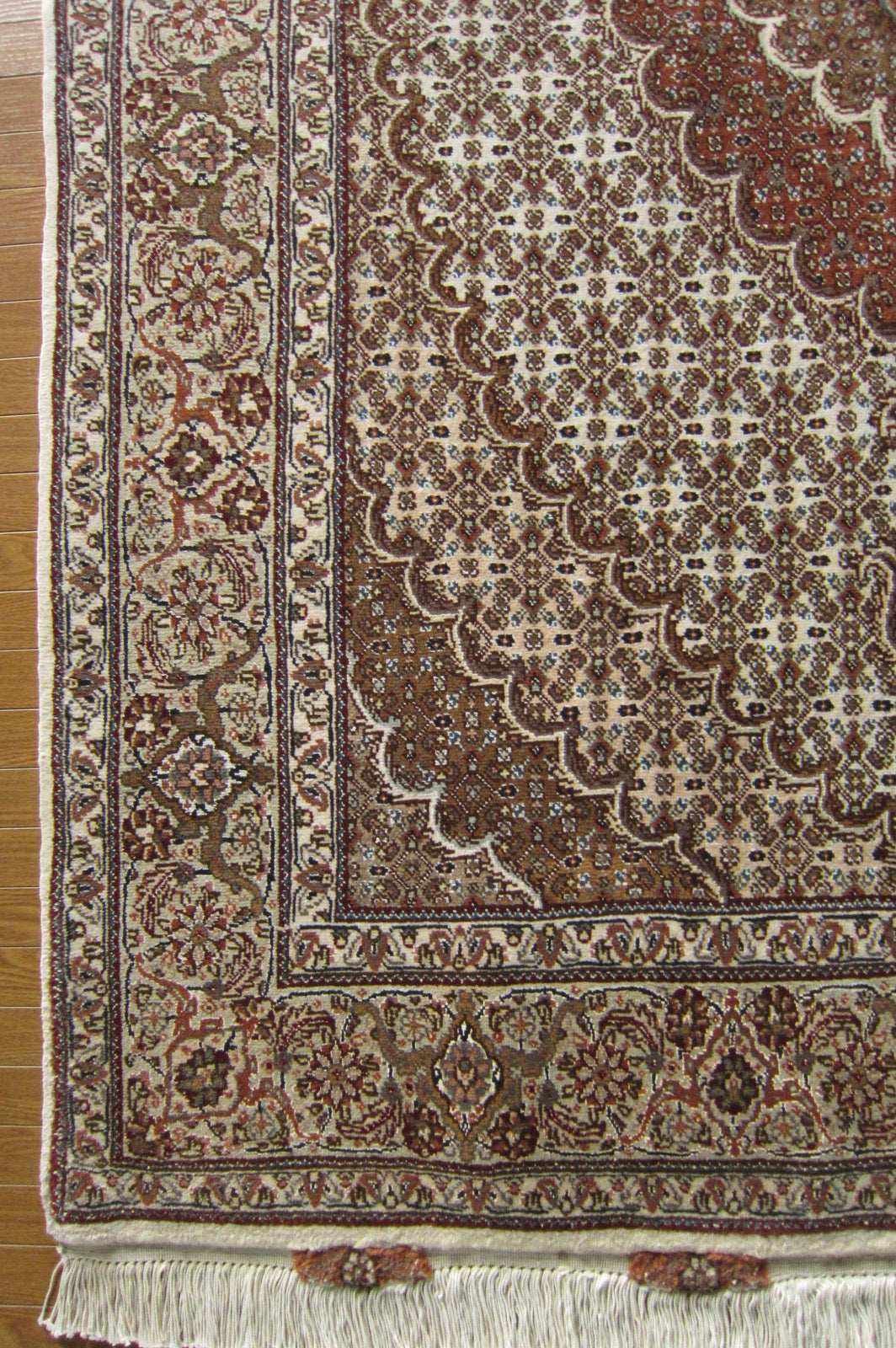 タブリーズ産カーペット (215×150cm)