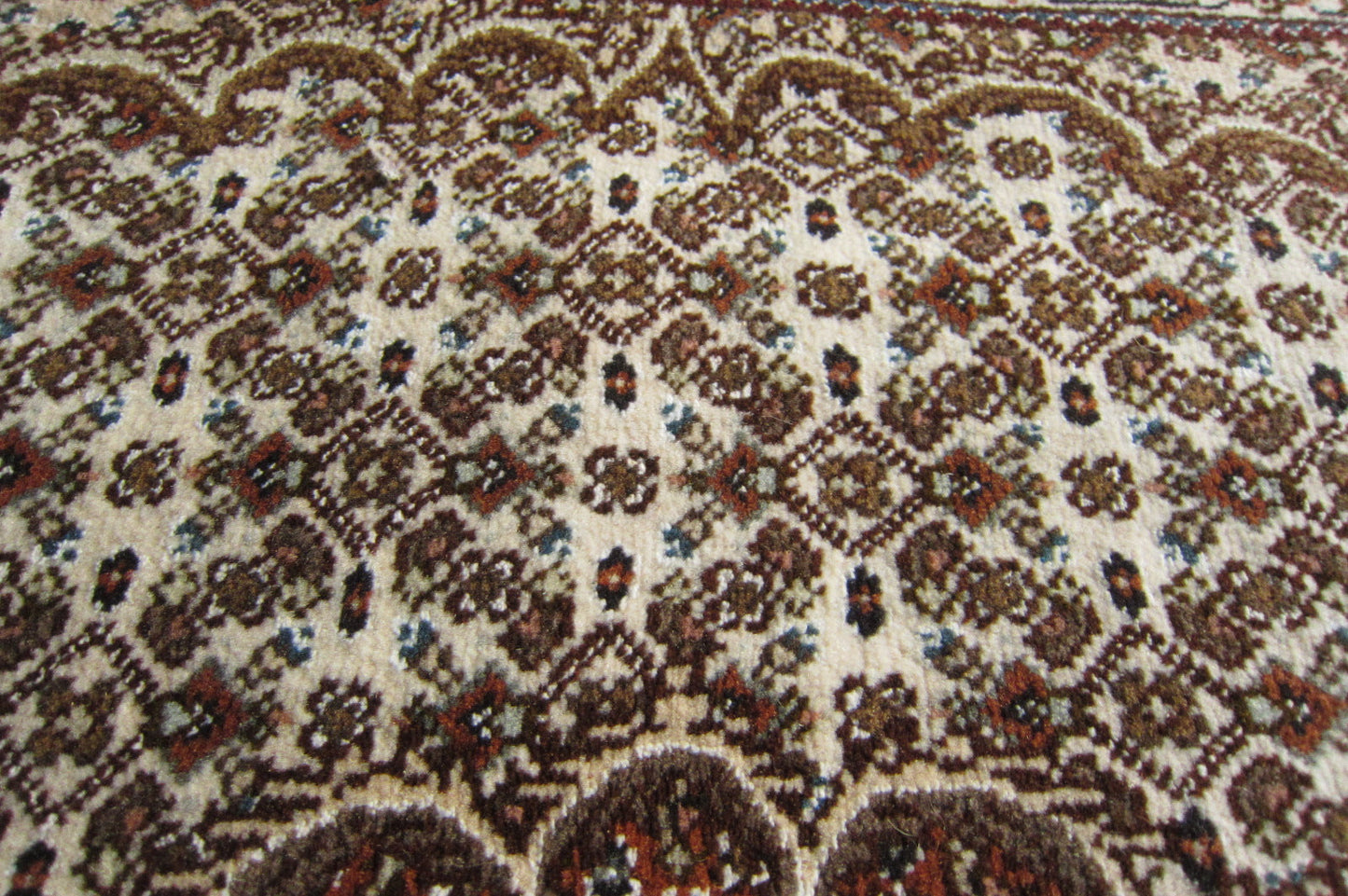 タブリーズ産カーペット (215×150cm)