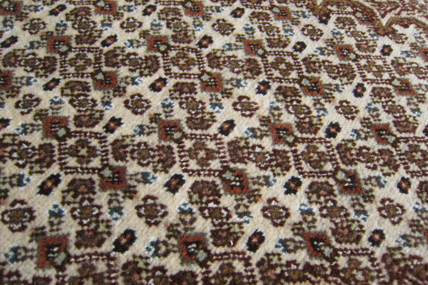 タブリーズ産カーペット (215×150cm)