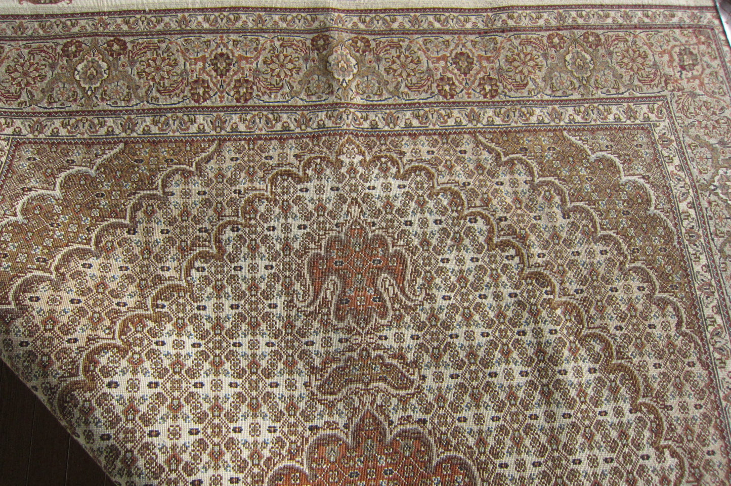 タブリーズ産カーペット (215×150cm)